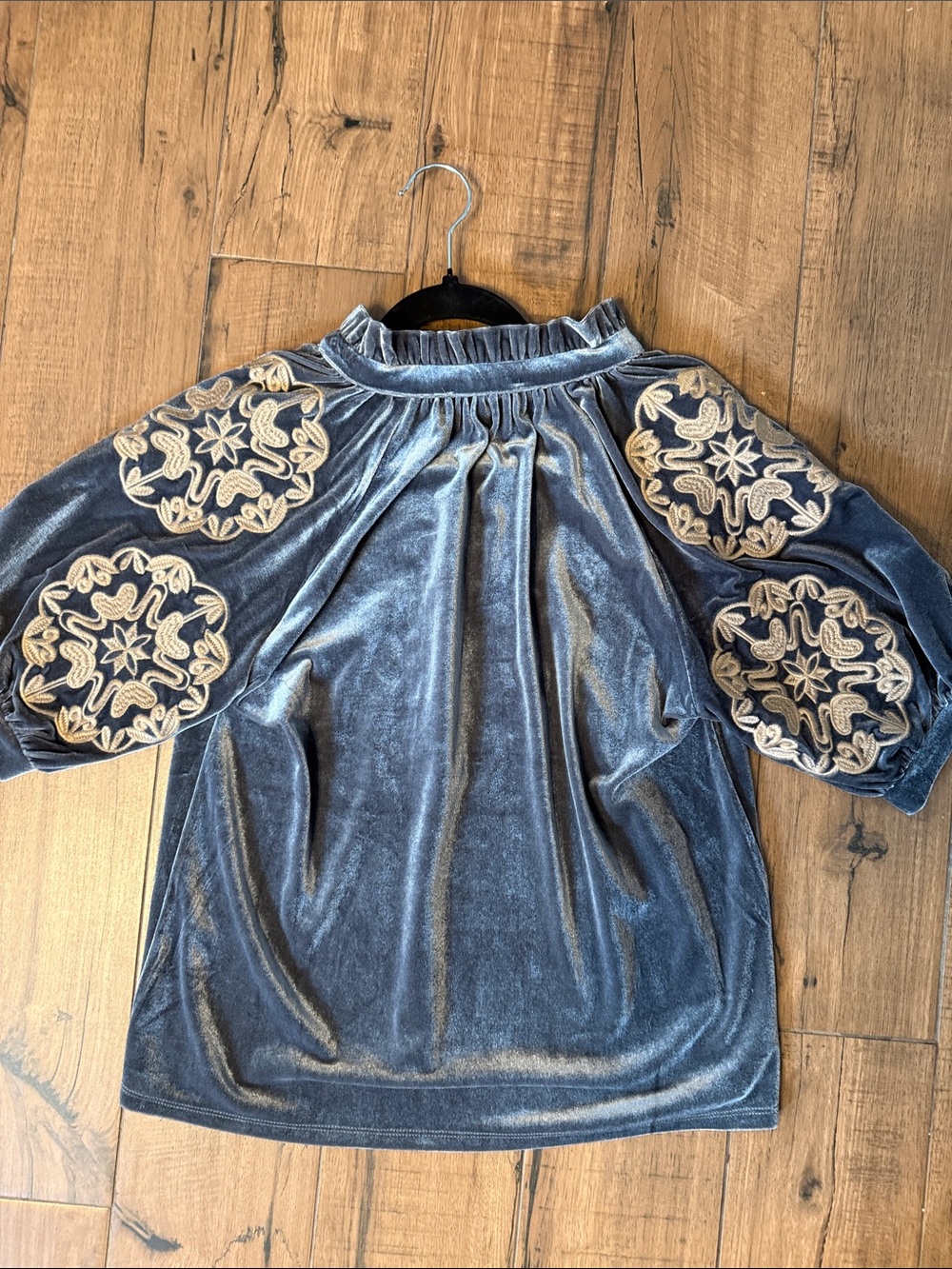 Brand new THML Grey Velvet Top with Gold Embroidery XS - Picture 5 of 5